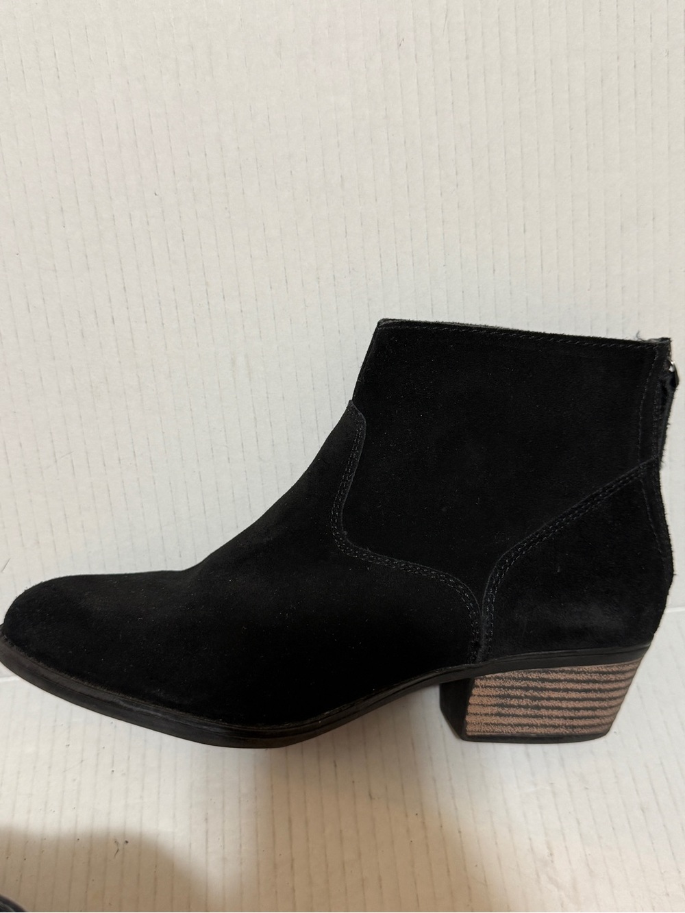 Skechers Lasso Women's Black Suede Ankle Boot Caravel Back Zip Sz 9 Memory Foam